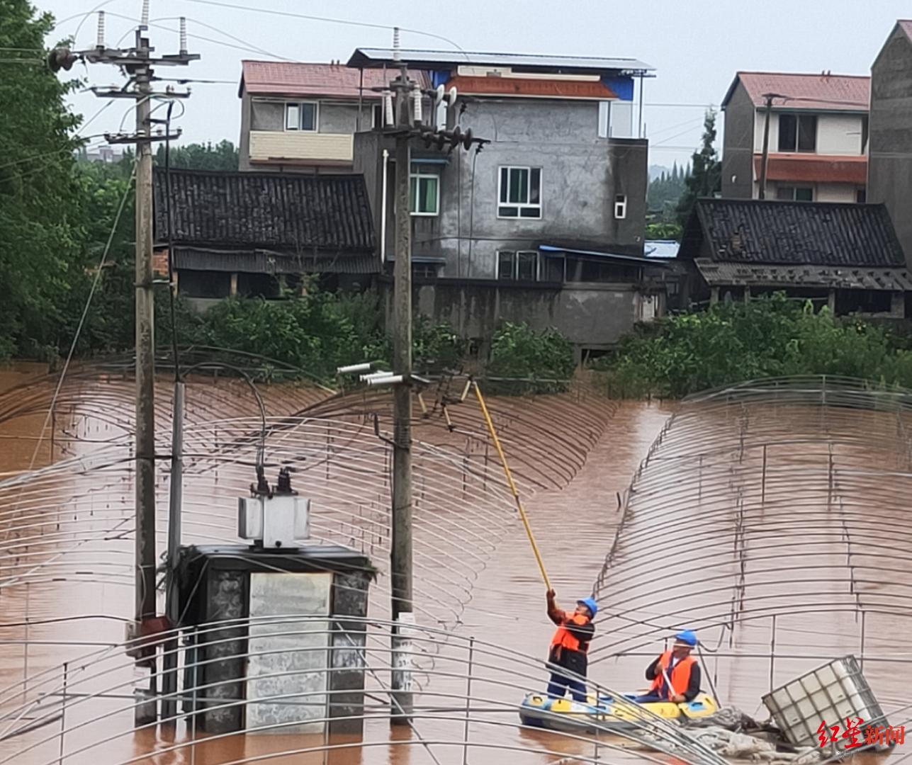 乐山大佛遭遇近期洪水侵袭